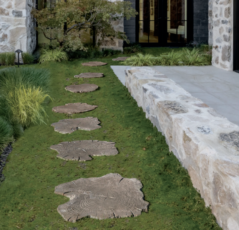 Aménagement pavé uni - muret et fleurs